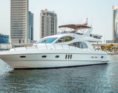 Yacht charter Gulf Craft — Majesty 70